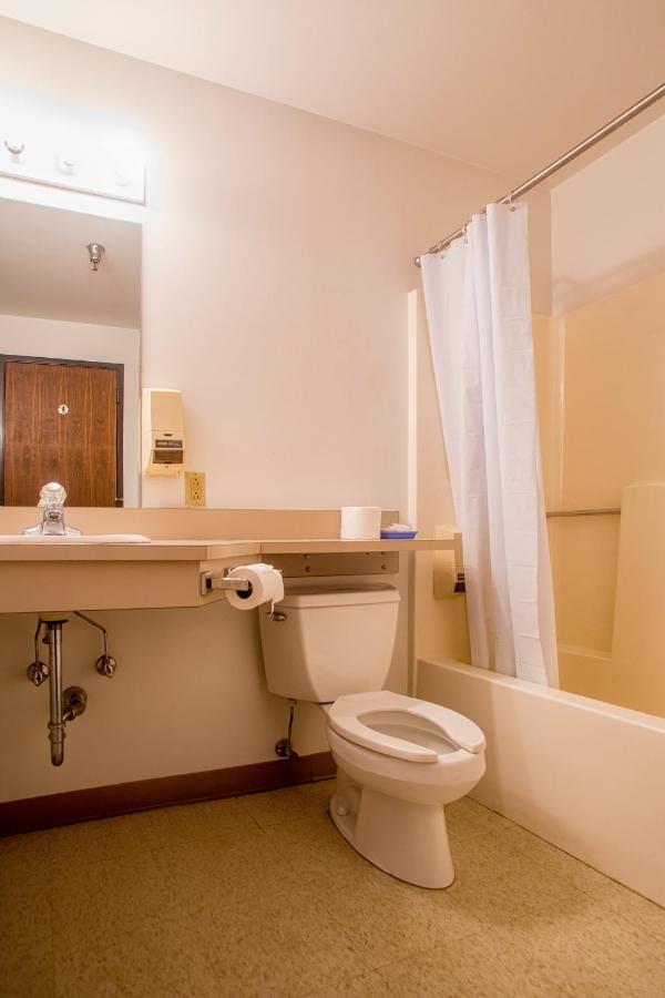 Lafayette Inn Moundsville Экстерьер фото