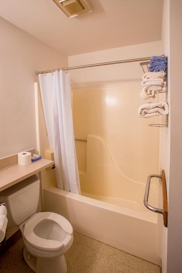 Lafayette Inn Moundsville Экстерьер фото