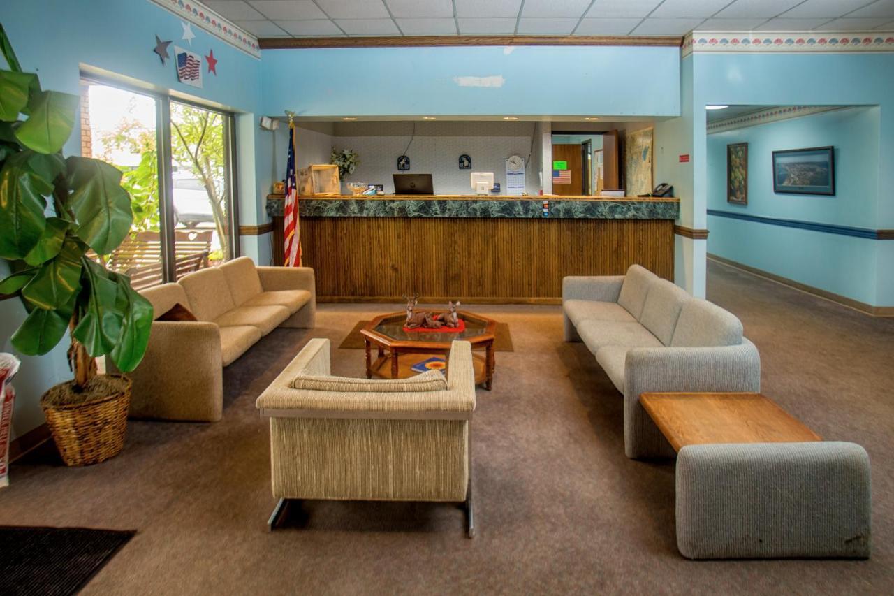 Lafayette Inn Moundsville Экстерьер фото