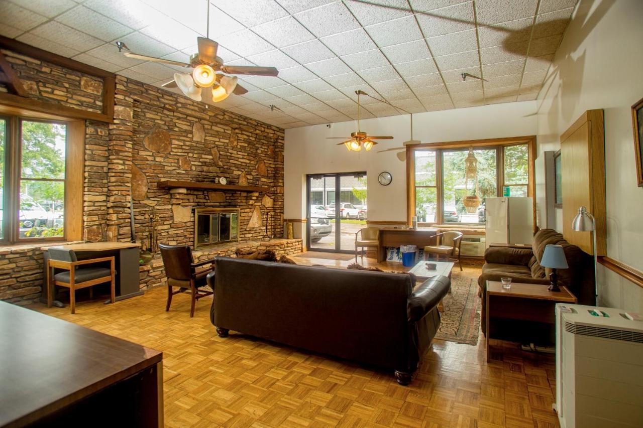 Lafayette Inn Moundsville Экстерьер фото